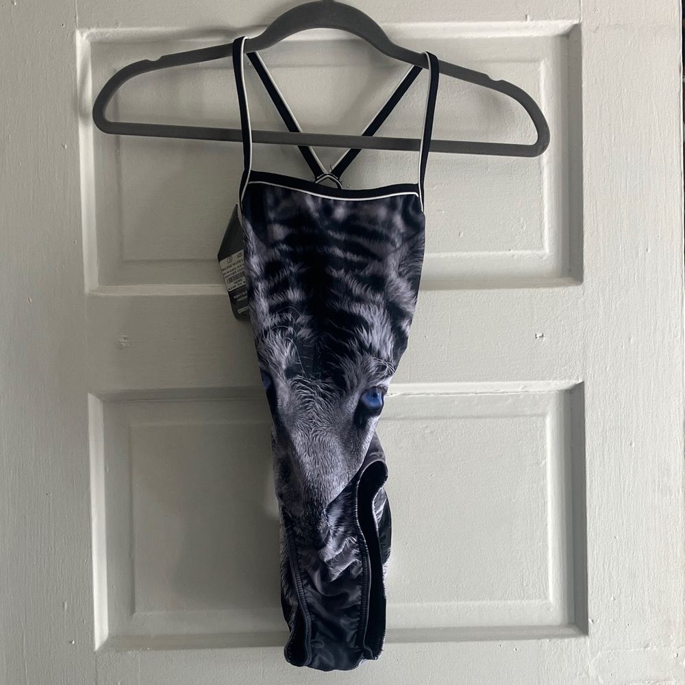 Q swimwear women’s One Piece Swimsuit size 28